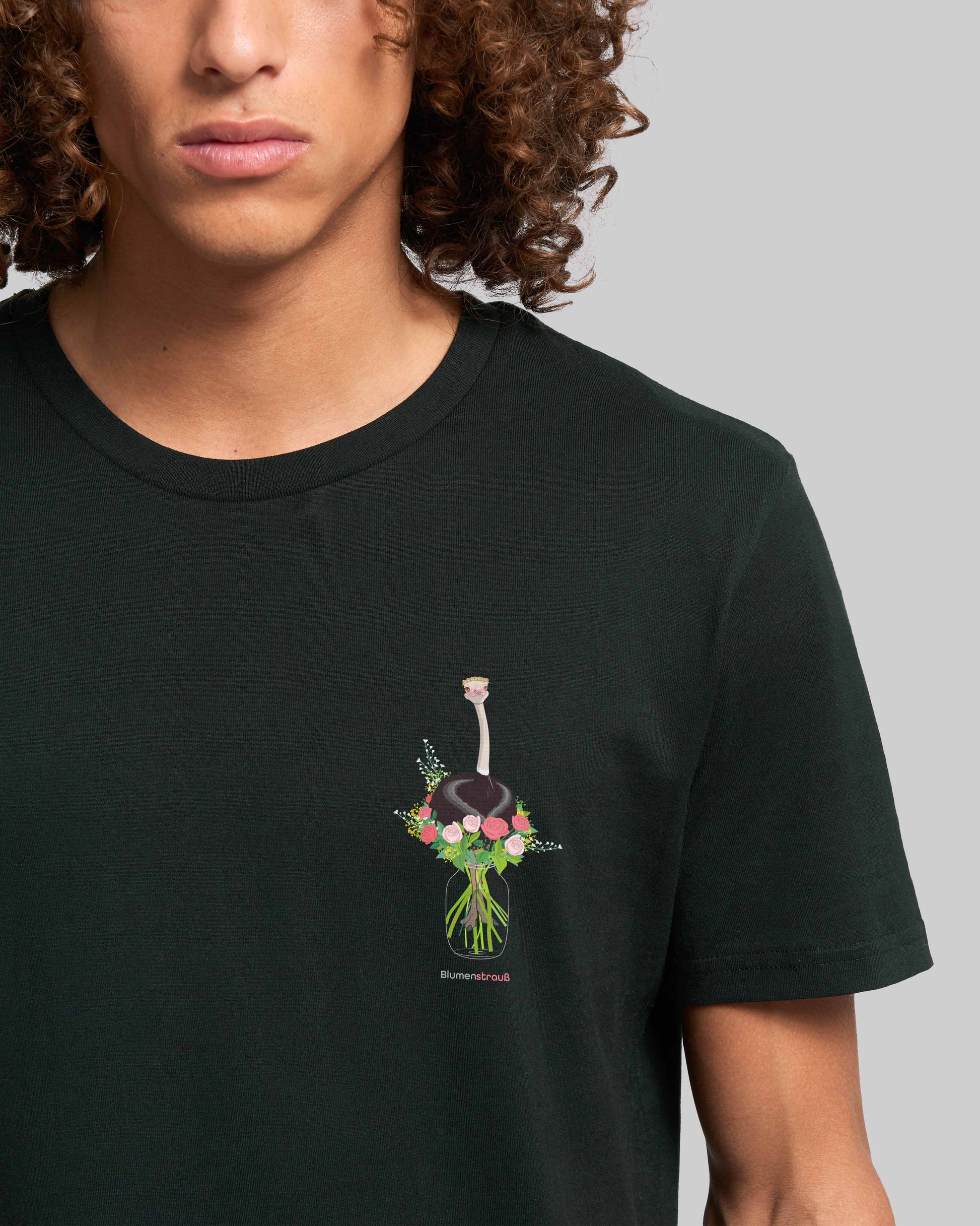 EINHORST® unisex organic Shirt in Schwarz mit dem Motiv "Blumenstrauß", Bild von männlicher Person mit Shirt