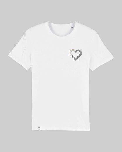 EINHORST® unisex Organic Shirt in Weiß mit dem Motiv "pride Herz", Bild von Shirt von vorne