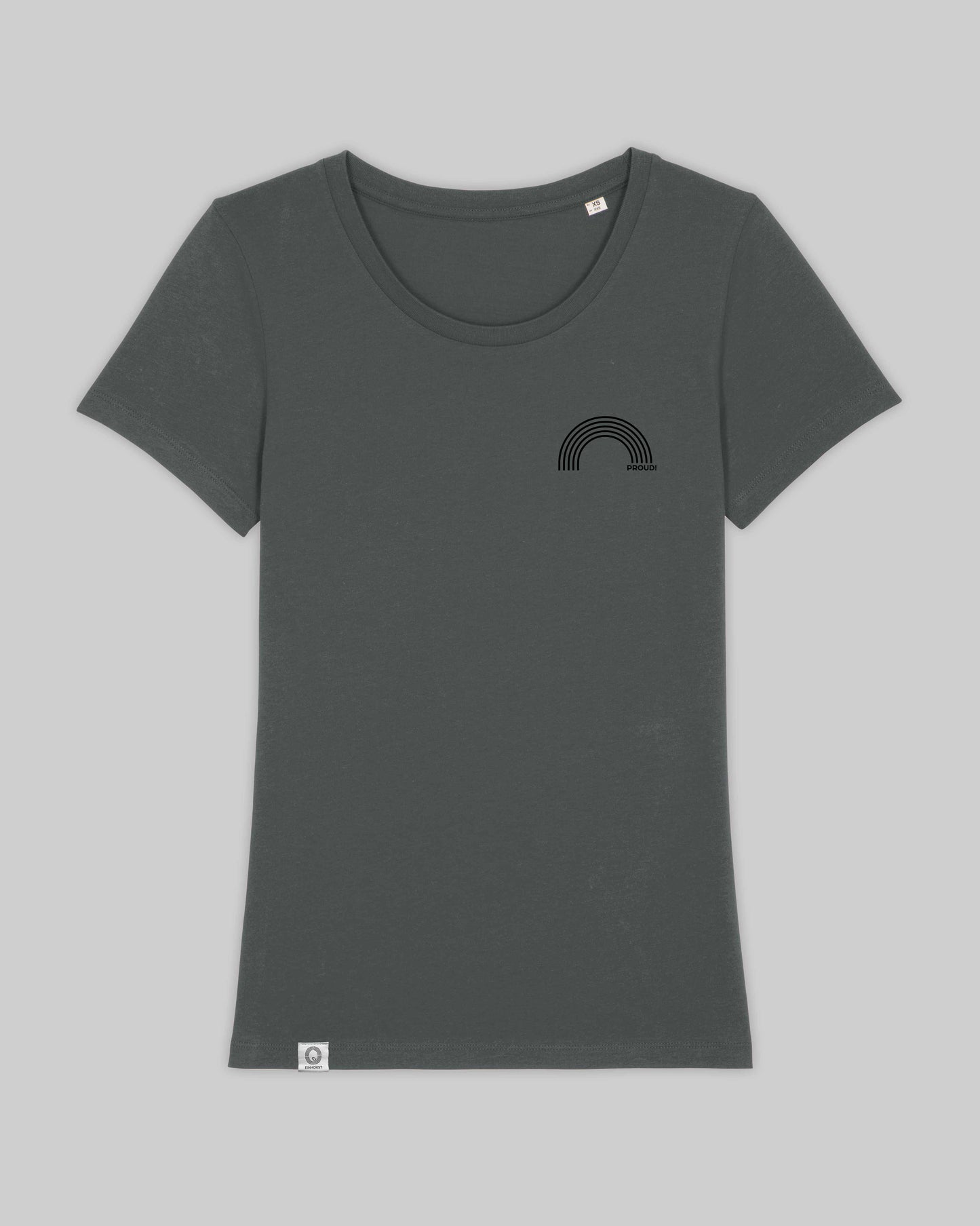 EINHORST® Organic Shirt tailliert in "Anthracite" mit dem Motiv "proud Regenbogen" in der Kombination schwarzer Regenbogen mit schwarzer Schrift, Bild von Shirt von vorne