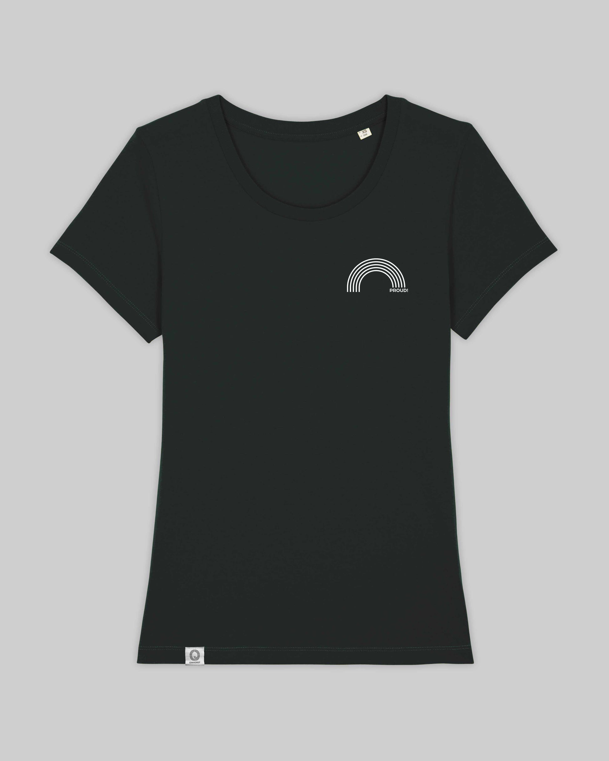 EINHORST® Organic Shirt tailliert in "Schwarz" mit dem Motiv "proud Regenbogen" in der Kombination weißer Regenbogen mit weißer Schrift, Bild von Shirt von vorne