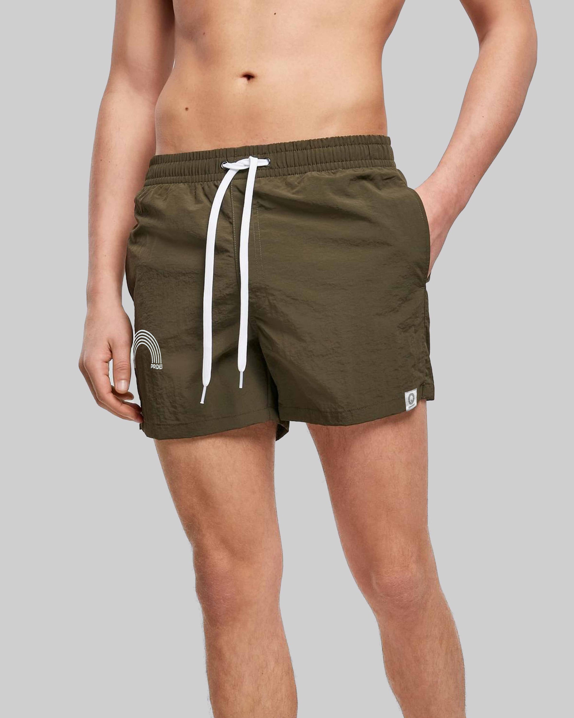 EINHORST® Schwimm- & Sportshorts mit dem Motiv "pride-Regenbogen" in der Farbe "Olive", Bild von einer männlichen Person von vorne, die die Shorts trägt